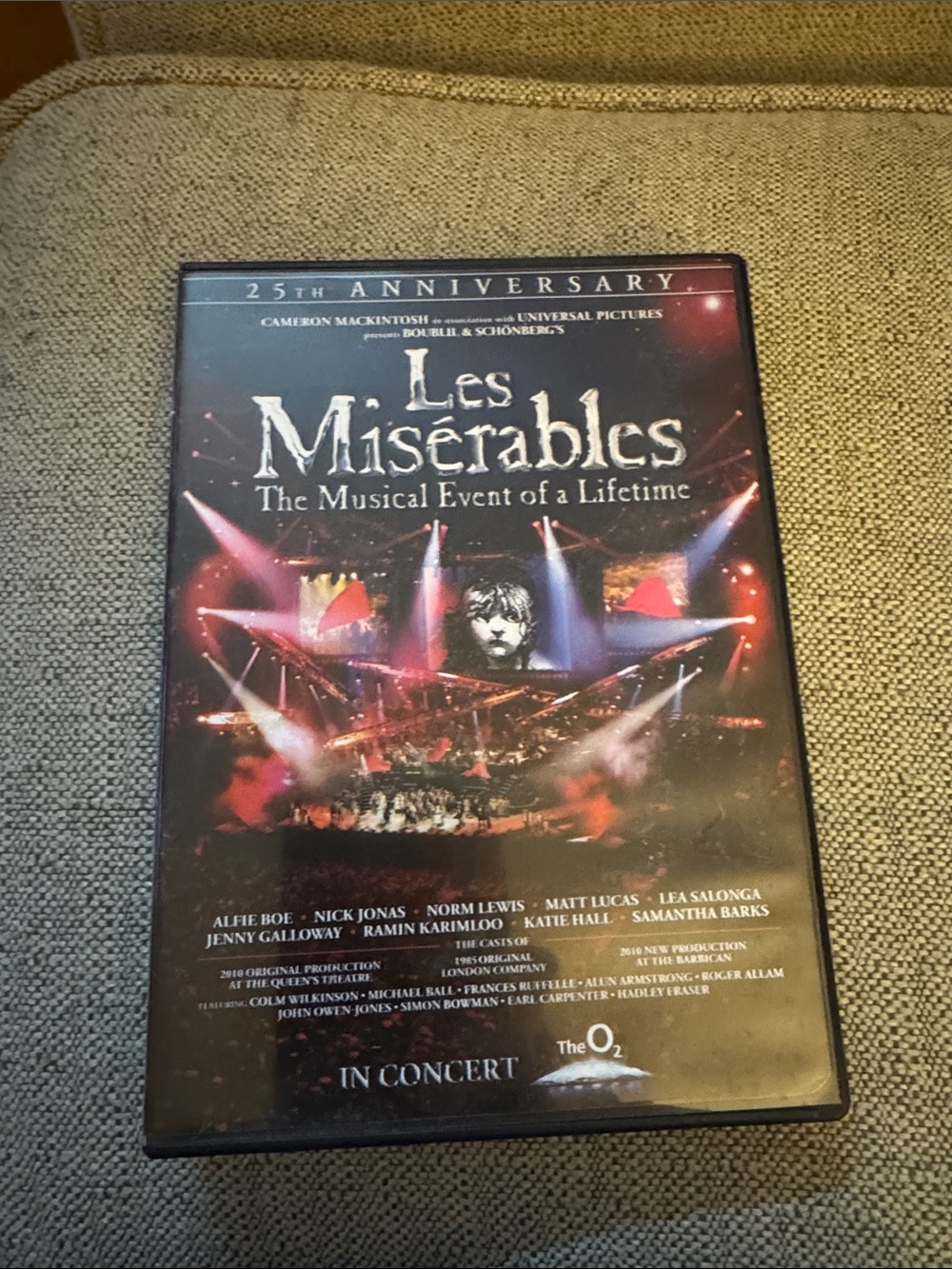 Les Misérables 25th Anniversary Concert DVD - Black/Red